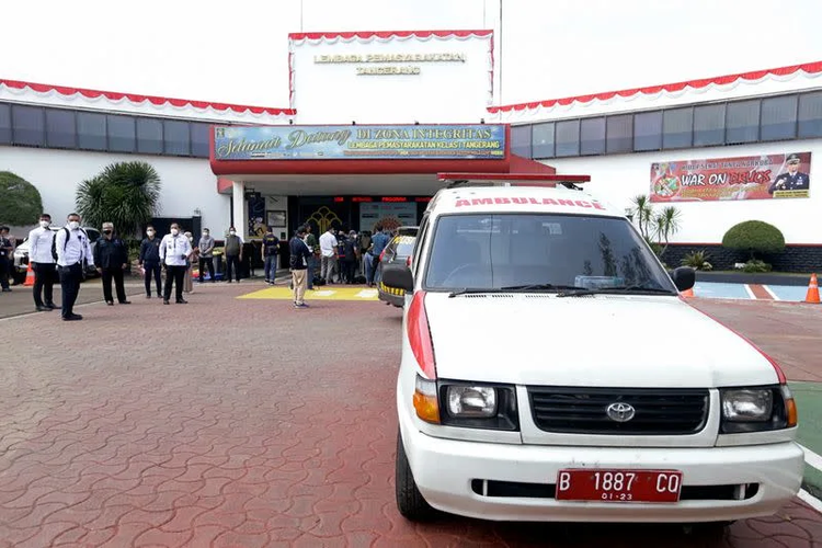 Fire kills 41 in overcrowded Indonesia prison block