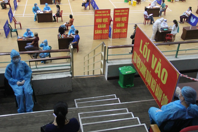 Da Nang to provide COVID-19 vaccination to all adults this month