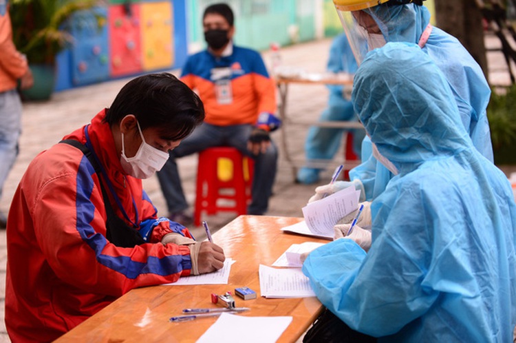 Ho Chi Minh City tests all cough, fever, difficulty breathing cases for COVID-19