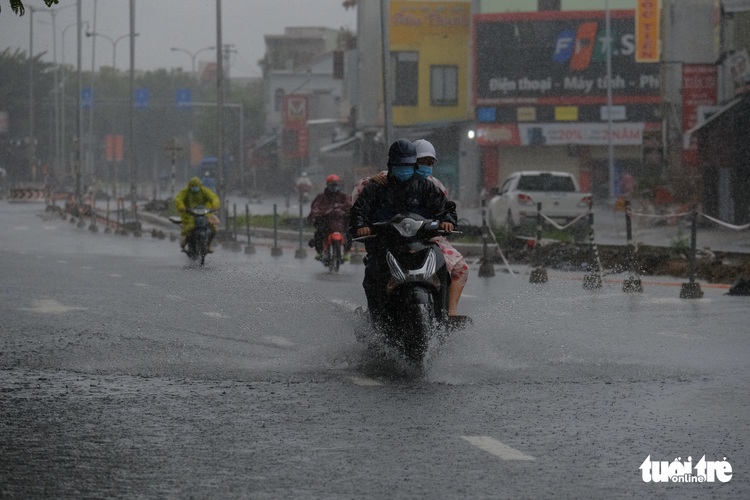 Storm Conson unleashes torrential rains, triggers flooding in central Vietnam