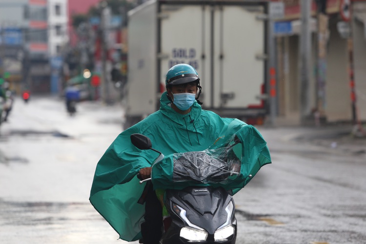 Low-pressure area brings downpours to central, southern Vietnam