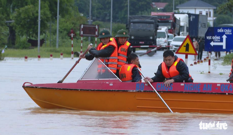 Flood kills 1 person, swamps nearly 3,400 houses in north-central Vietnam