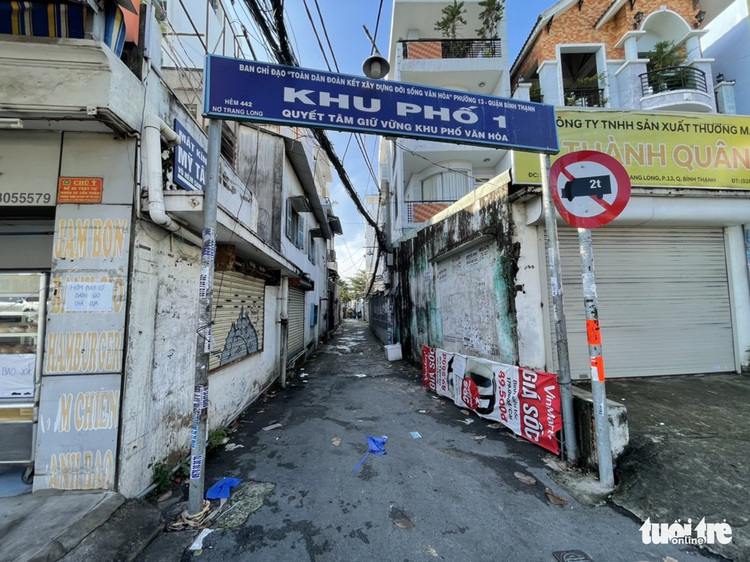 Hundreds of alleys clear as Ho Chi Minh City removes COVID-19 barricades