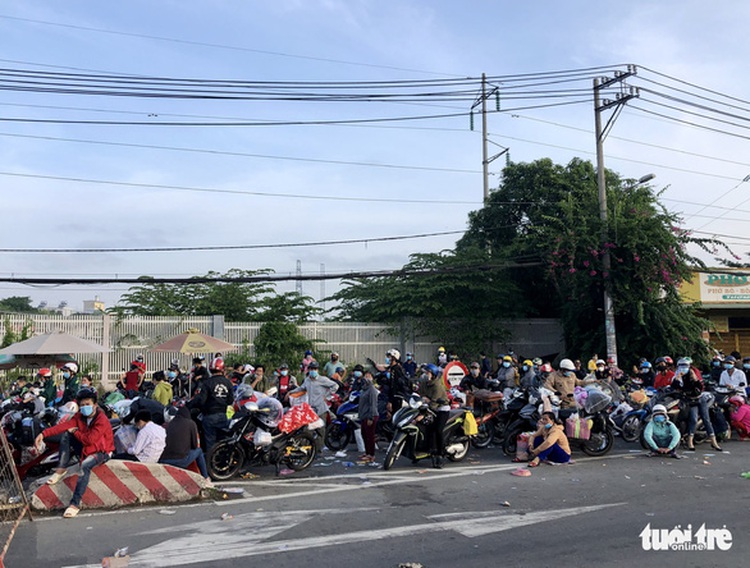 Internal migrant workers congest Ho Chi Minh City's entrance as coronavirus restrictions ease