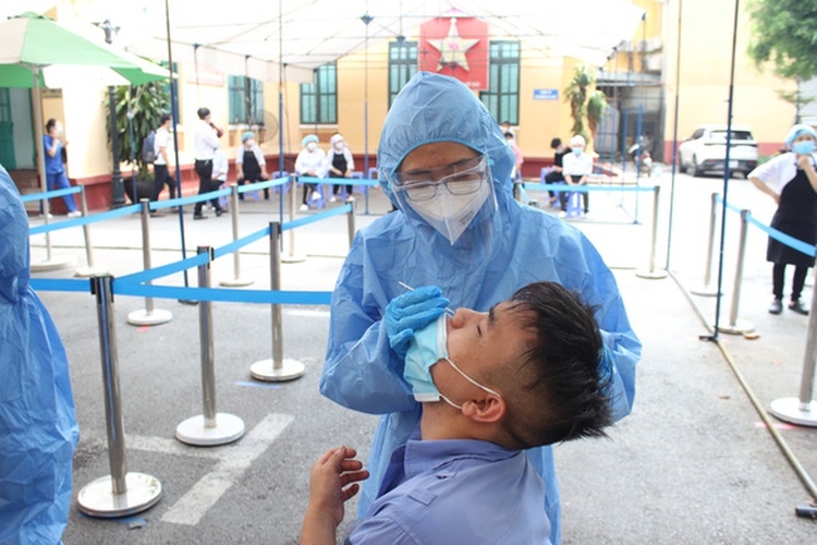 Hanoi discovers 17 more community COVID-19 cases linked to major hospital