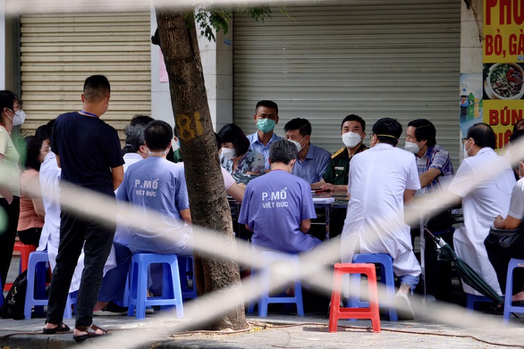 Hanoi fines hospital for not reporting COVID-19 case
