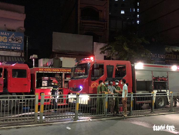 One dead, four injured as fire burns two houses in Ho Chi Minh City