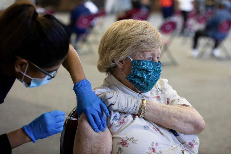 Pfizer/BioNTech COVID-19 vaccine effectiveness drops after 6 months, study shows