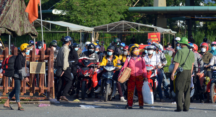 COVID-19 infections detected among scores of internal migrant workers leaving southern Vietnam’s industrial hubs