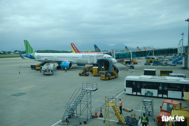 Da Nang mandates 14-day isolation for flight passengers from domestic coronavirus outbreak sites