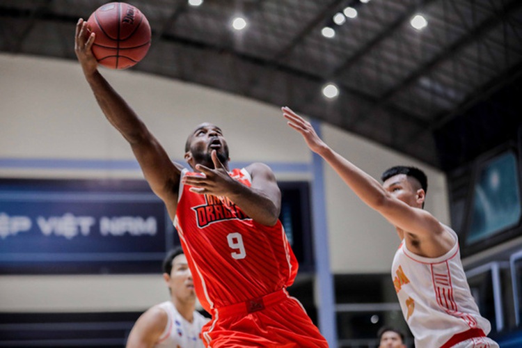 Vietnamese national basketball team wins debut game at country’s pro league