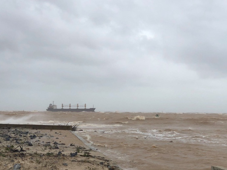 Vietnam plans to rescue Hong Kong vessel aground off north-central shore