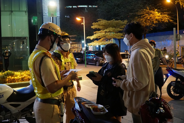 Residents booked for violating pandemic prevention rules on Ho Chi Minh City’s downtown pedestrian street