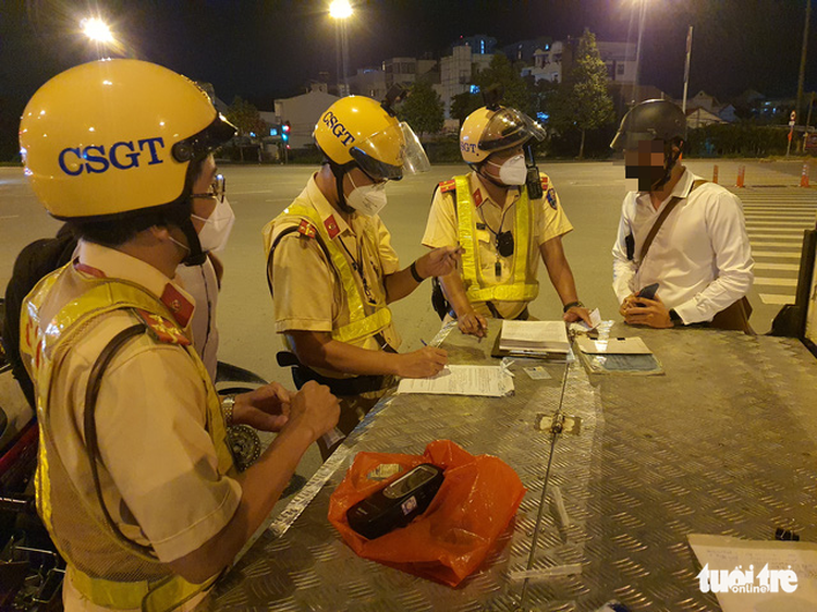 Police book multiple drunk drivers as Ho Chi Minh City resumes dine-in services