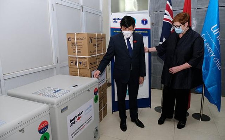 Australia, UNICEF provide Vietnam with over 1,900 COVID-19 vaccine refrigerators