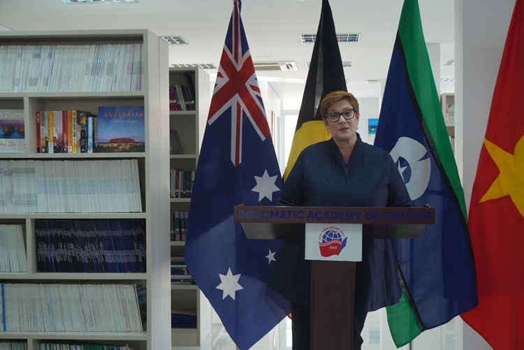 Australia to award more scholarships to Vietnamese candidates in 2022: minister