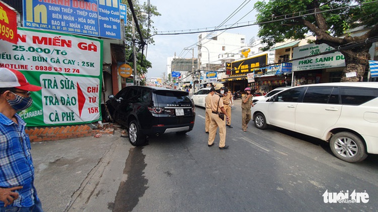 Pedestrian killed in Range Rover crash in Ho Chi Minh City