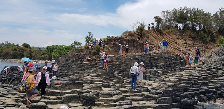 How will Phu Yen Province welcome Vietnamese, expats as tourists?