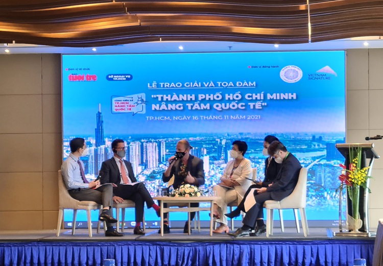 Prize winners present ideas at awards ceremony of ‘Ho Chi Minh City Goes Global’ contest
