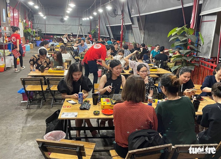 As alcohol sale ban lifted, fates of restaurants in Saigon remain unpredictable