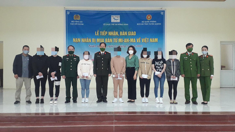 Fourteen Vietnamese trafficked to Myanmar return home