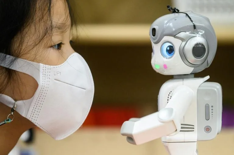 Seoul trials pint-sized robots in nursery schools