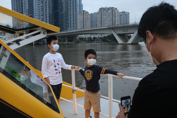 Ho Chi Minh City launches first-ever nighttime water bus service