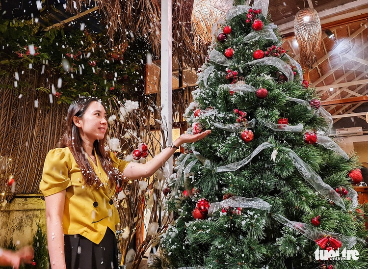 It’s beginning to feel a lot like Christmas: Chilly weather brings holiday vibes to Ho Chi Minh City