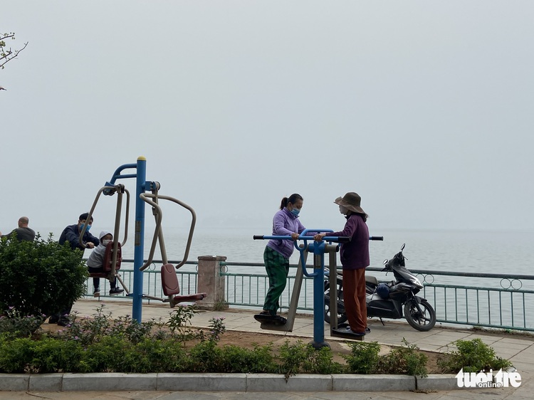 Smog covers sky as air quality at ‘very unhealthy’ level in Hanoi