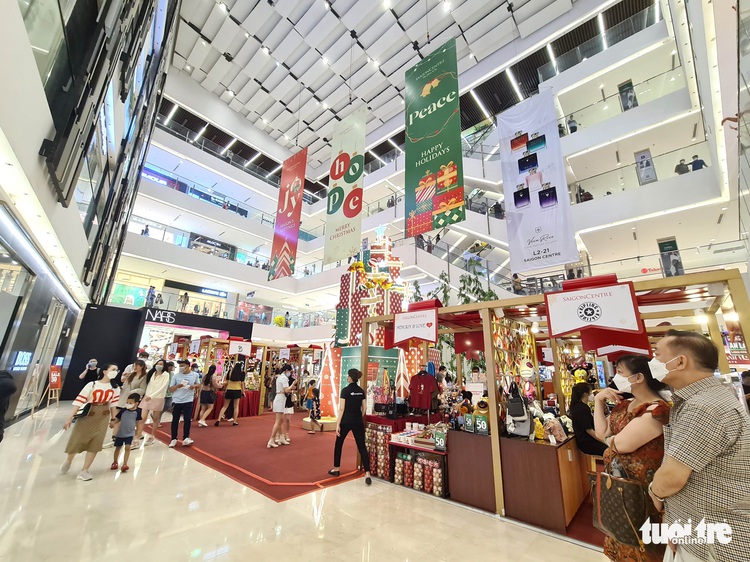 Retailers withdraw from shopping malls over coronavirus flare-up in Ho Chi Minh City
