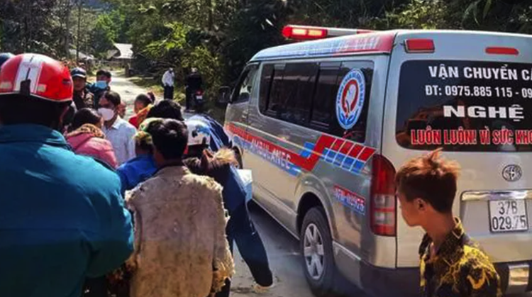 Landslide kills child, injures four others in central Vietnam