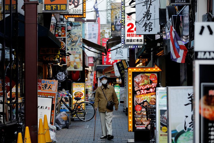 Japan rules out changes to COVID-19 curbs despite Omicron