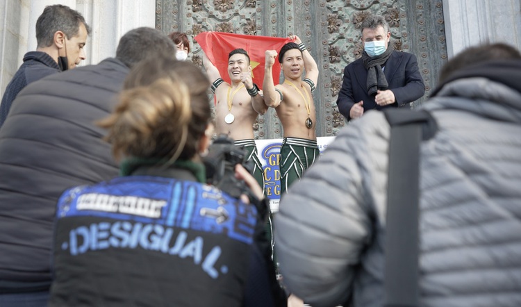 Vietnam’s Giang Brothers break own Guinness World Record in Spain
