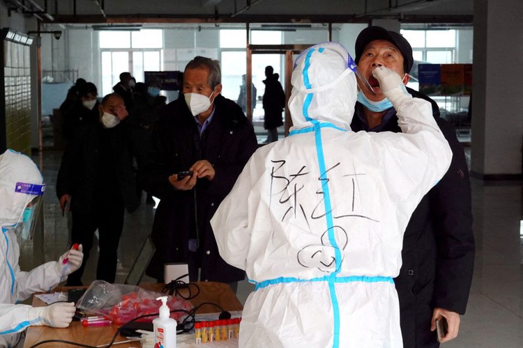 China local symptomatic COVID cases rise for a 4th day as Xian outbreak expands