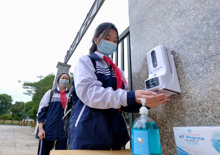 Hanoi suspends in-person learning in 10 districts at high risk of COVID-19 transmission