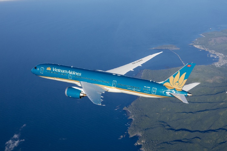 Vietnam Airlines flight diverted over anonymous shooting threat