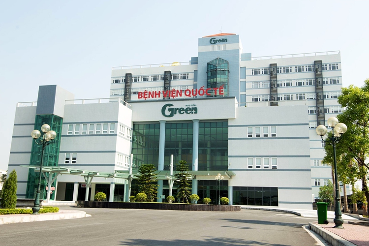 Northern Vietnamese hospital fined for turning pregnant woman with COVID-19 away
