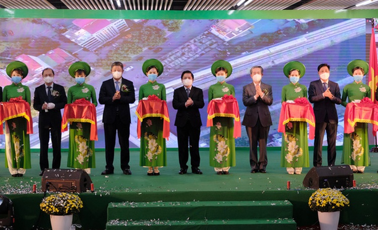 Vietnam’s first elevated railway line officially inaugurated in Hanoi