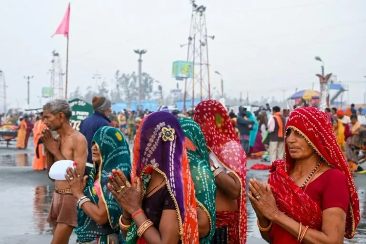 Superspreader fears at mass holy dip in India