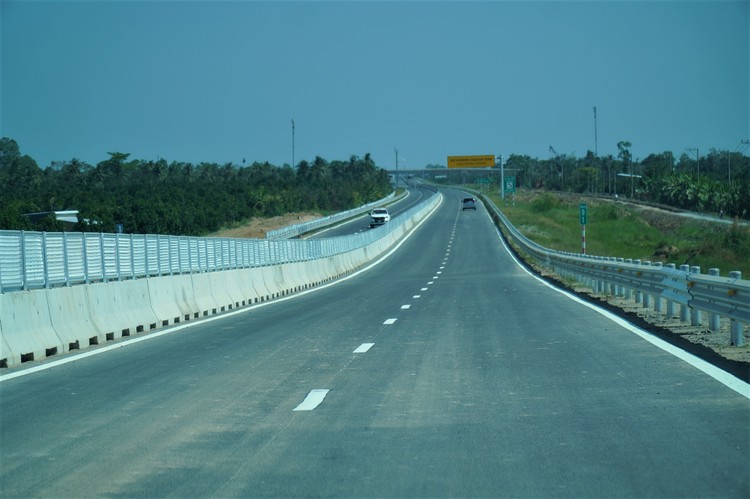 $538mn expressway open to traffic in southern Vietnam after 13 years of construction