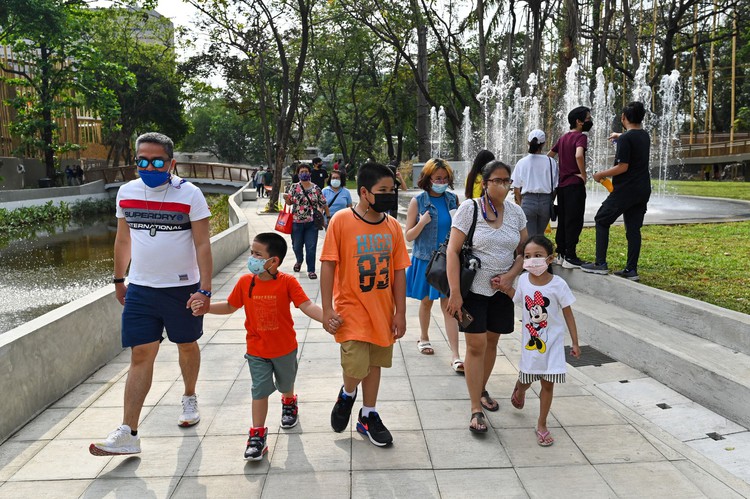 With eagles and elephants, Philippines lures public for 'zoo jabs'