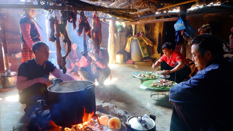 Vietnam’s Mong people feast away on Tet holiday