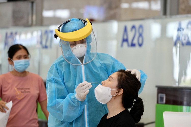 Vietnam stops conducting rapid COVID-19 tests on int’l passengers