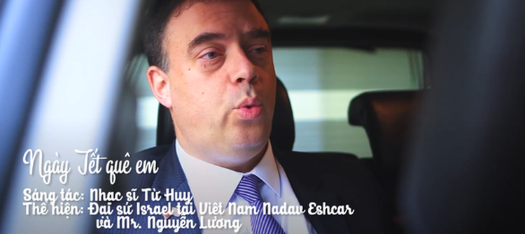 Israeli ambassador sings Vietnamese song to welcome Tet