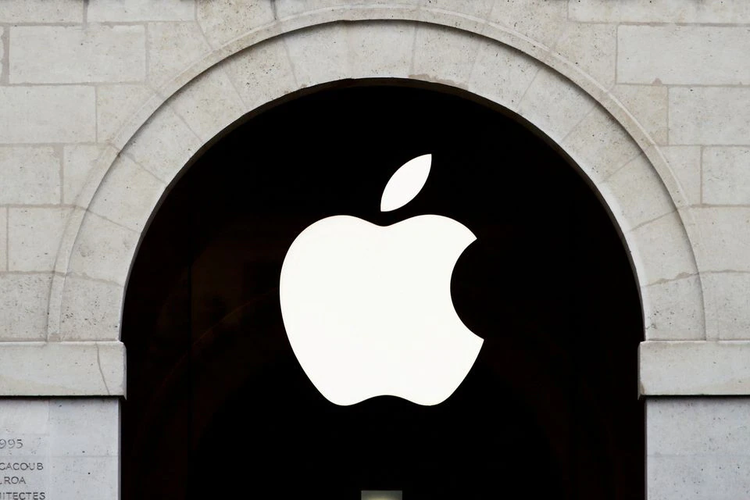 Apple plans to debut low cost 5G iPhone in March: Bloomberg News