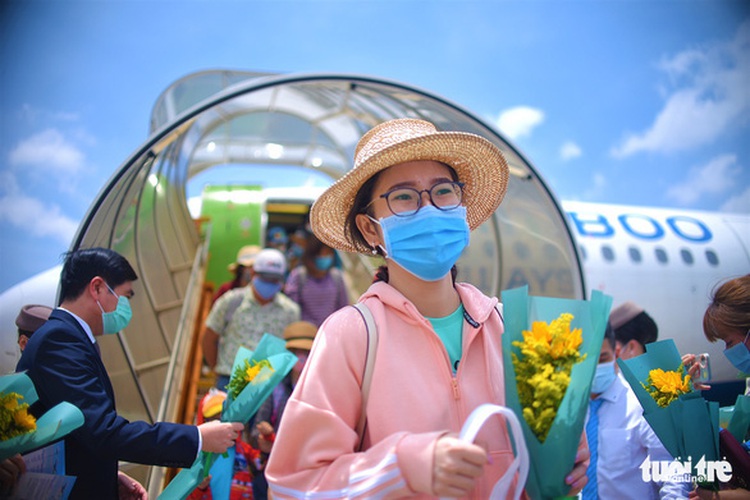 Vietnam government agrees to fully reopen international tourism next month