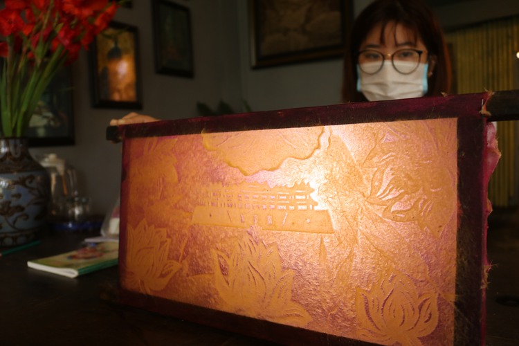 Vietnamese art collective makes truchigraphy from agricultural waste