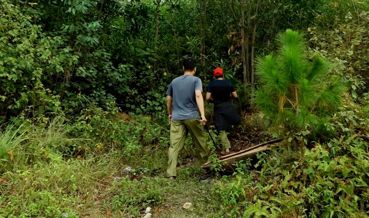 In Vietnam, over 100 policemen hunt for man who allegedly murdered own father