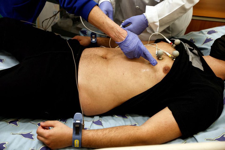 Almost a third of people report lingering symptom 6-12 months after COVID-19: study