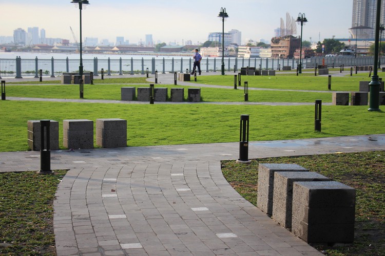 Ho Chi Minh City to add parking lot, restrooms, more trees to downtown wharf park